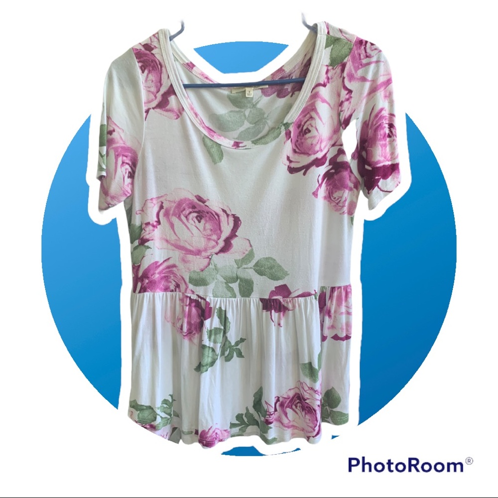 Women’s short sleeve top by Andrée. Size small